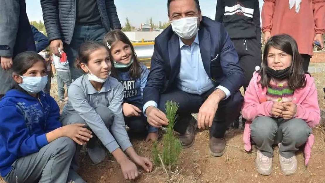 'Elbistan´da ''Her çocuk bir fidan'' kampanyası'