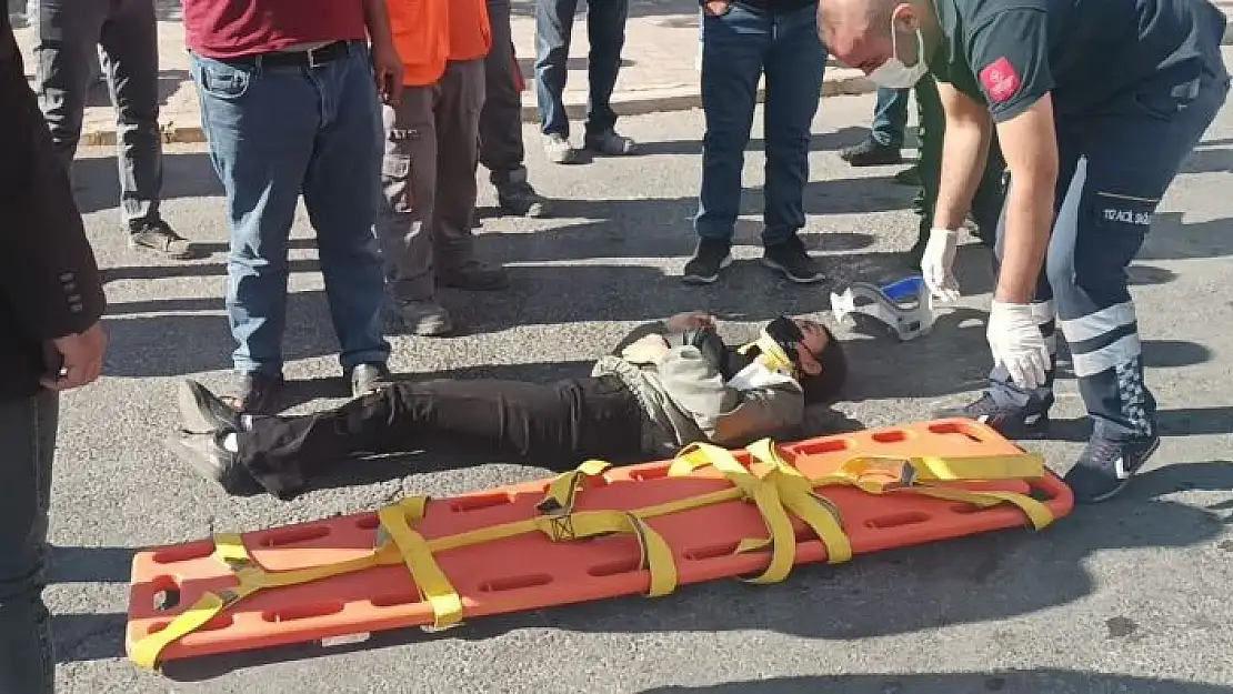 'Elektrikli bisiklet devrildi: 2 yaralı'