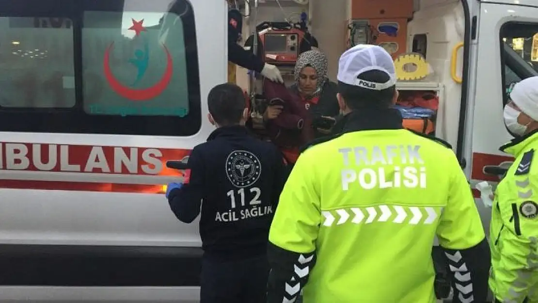 'Elektrikli bisiklet yayalara çarptı: 3 yaralı'