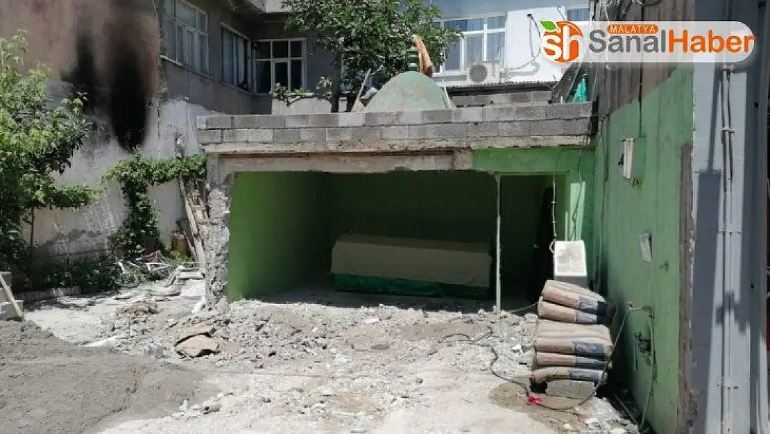 Emevi Komutanın Türbesi yenileniyor