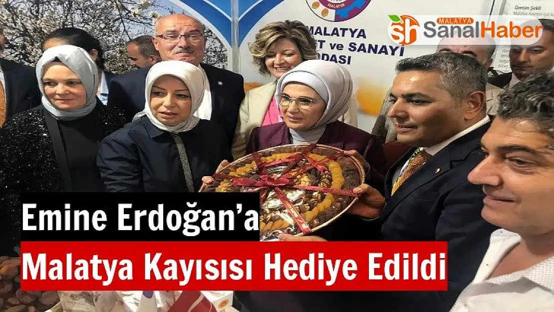 Emine Erdoğan´a Malatya Kayısısı Hediye Edildi