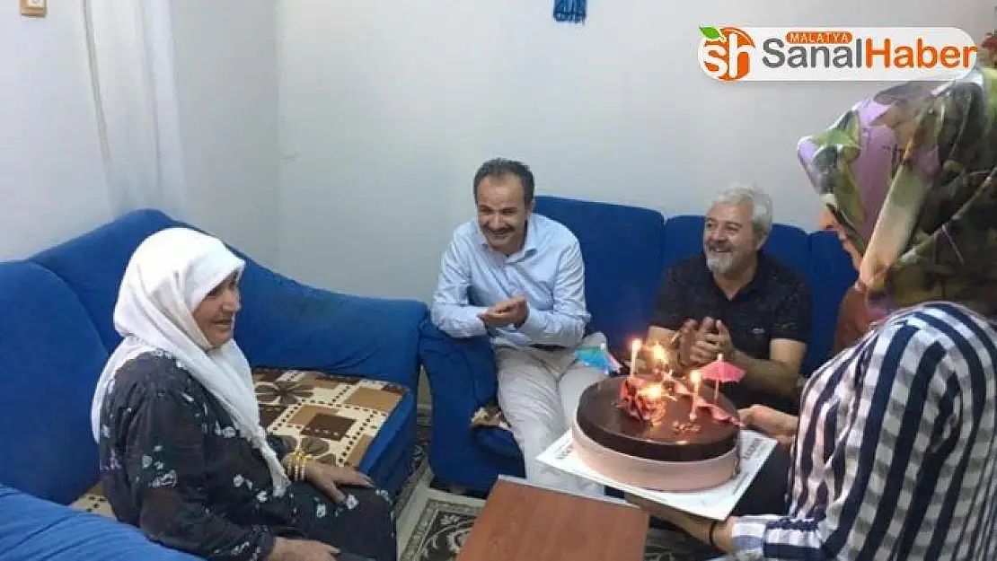Emine teyzeye doğum günü sürprizi