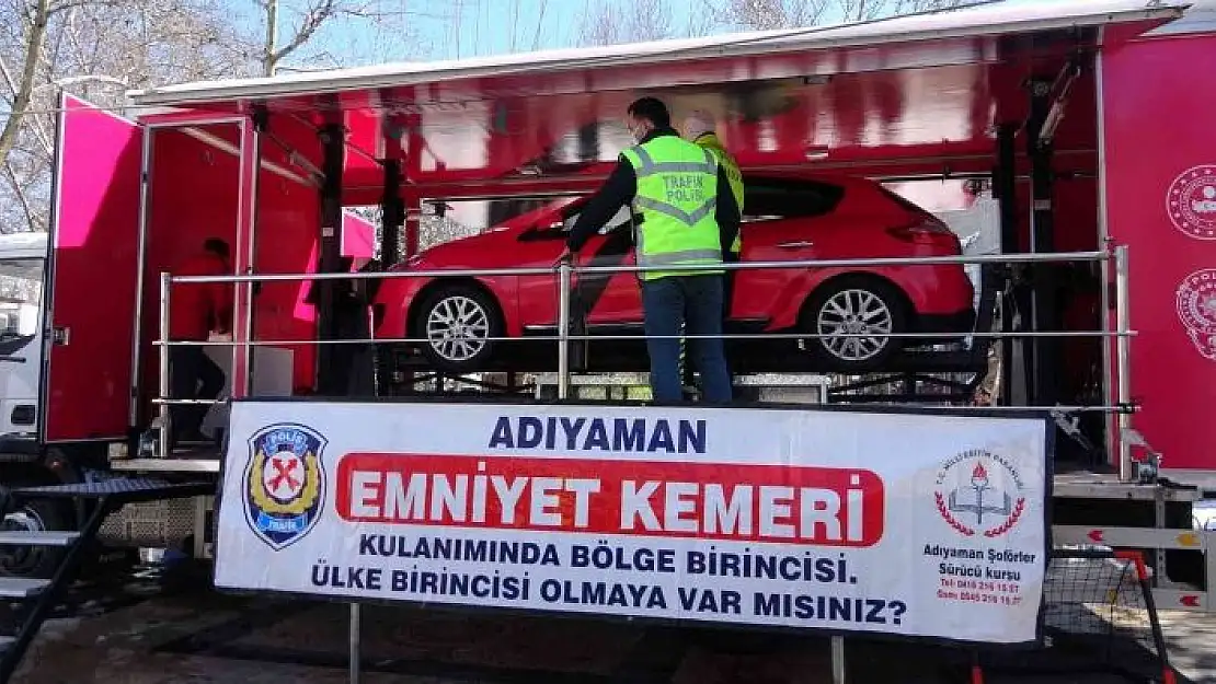 'Emniyet kemeri takmayan sürücülere kaza anları simülatör ile gösterildi'