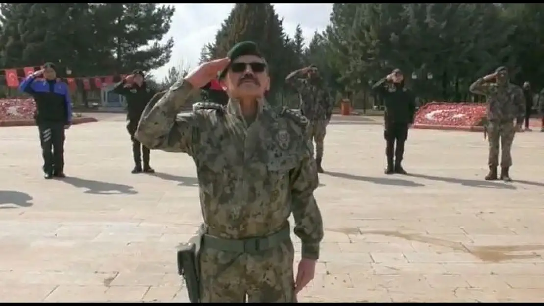 'Emniyet Müdüründen 18 Mart´a özel şiir'