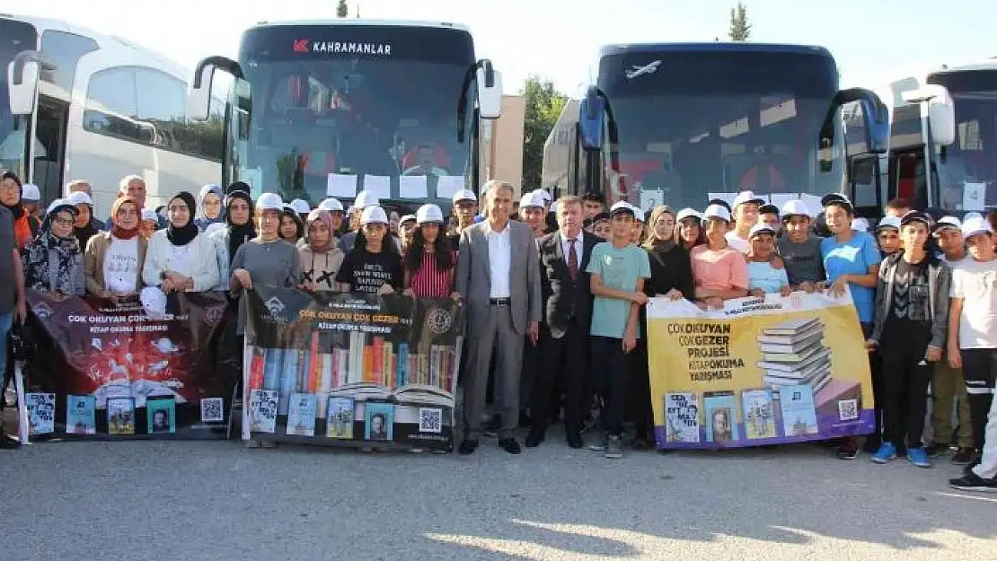 'En çok kitap okuyan 200 öğrenci İstanbul´a uğurlandı'