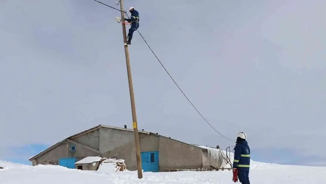 'Enerji Timleri iş başında, bin 700 rakımlı köydeki arızayı böyle giderdiler'
