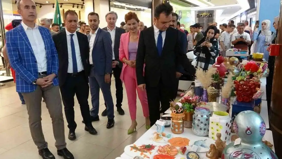 'Engelli çocuklar el sanatları sergisinde doyasıya eğlendi'