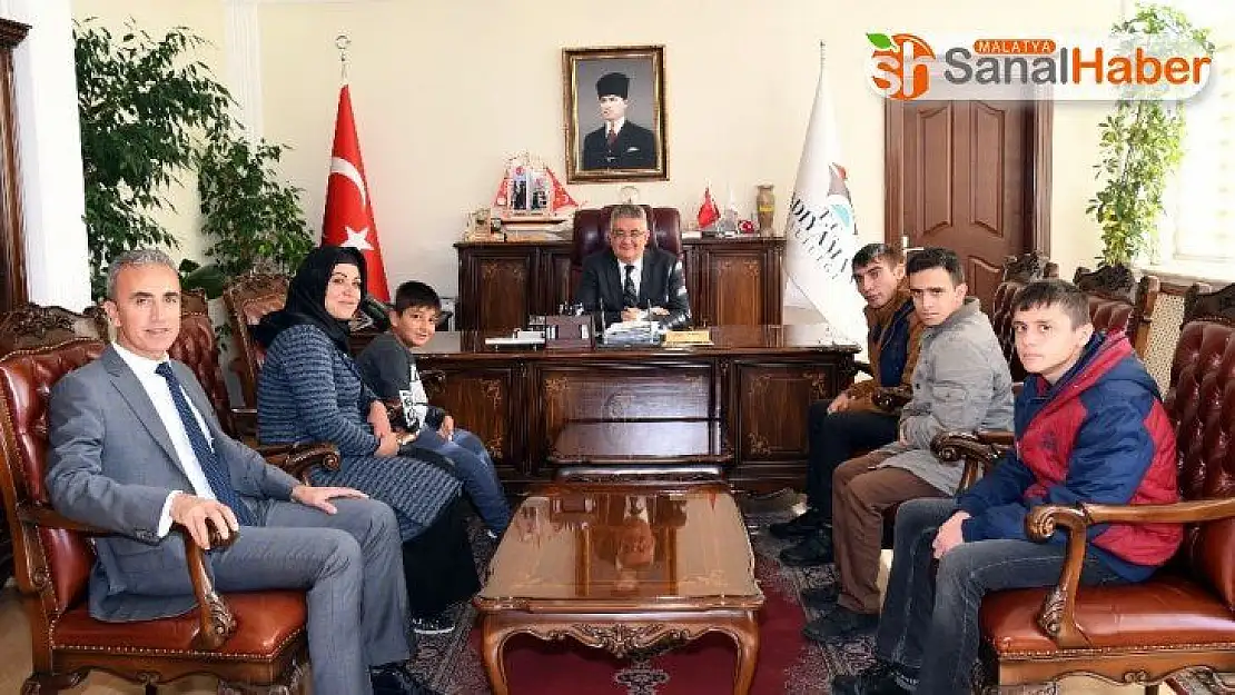 Engelli çocuklardan Vali Aykut Pekmez'e ziyaret