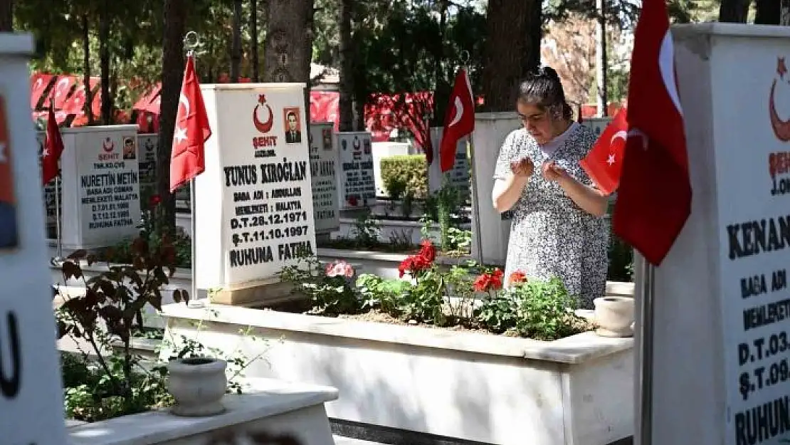 'Engelsiz Yaşam Merkezi Öğrencilerinden şehitlik ziyareti'