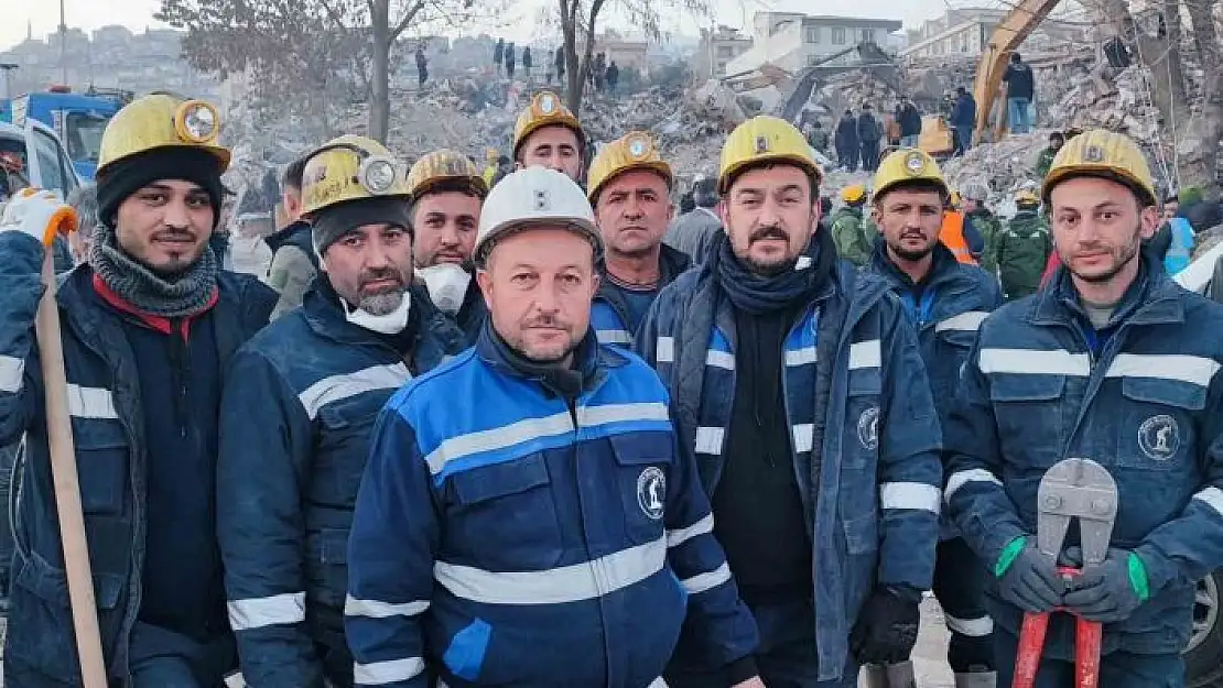 'Enkazdan 159 saat sonra sağ çıkarılan 2 yaşındaki Yavuz hayata böyle gülümsedi'