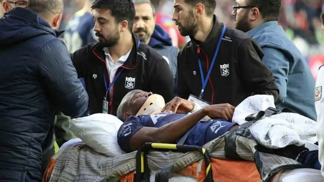 'Enner Valencia, ambulansla hastaneye kaldırıldı'