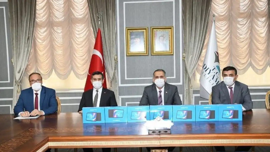 'Erdemoğlu Ailesi´nden uzaktan eğitime 500 tablet ile destek'