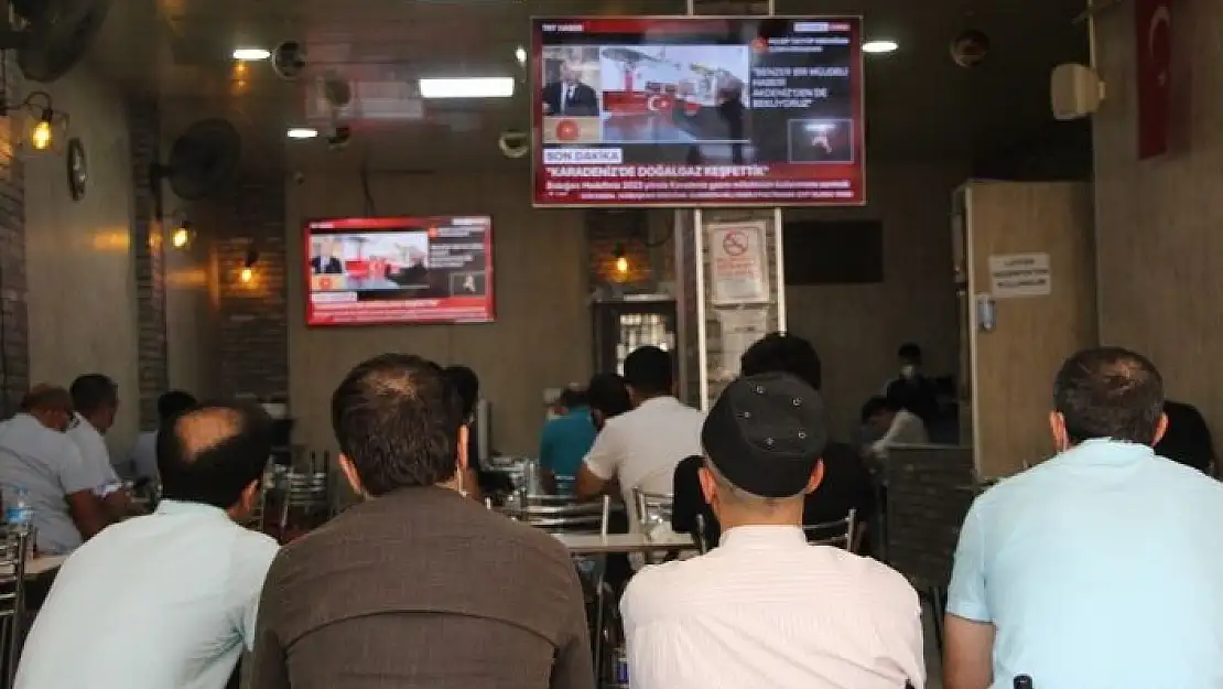 'Erdoğan´ın müjdesini çay ocaklarında dinlediler'
