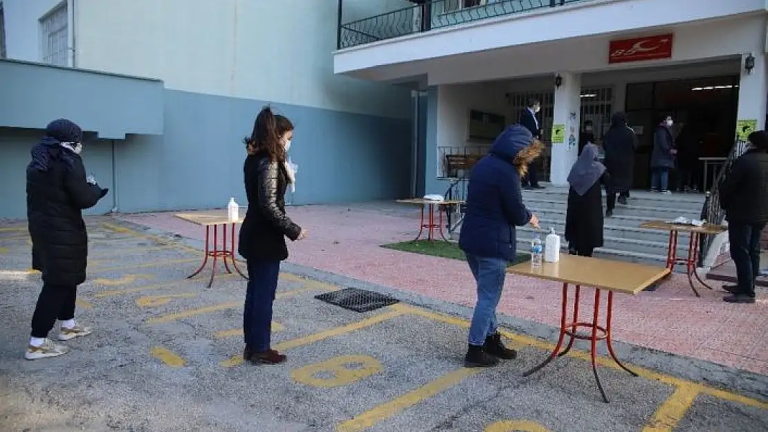 'Ertelenen ALES aylar sonra korona tedbirleriyle yapıldı'
