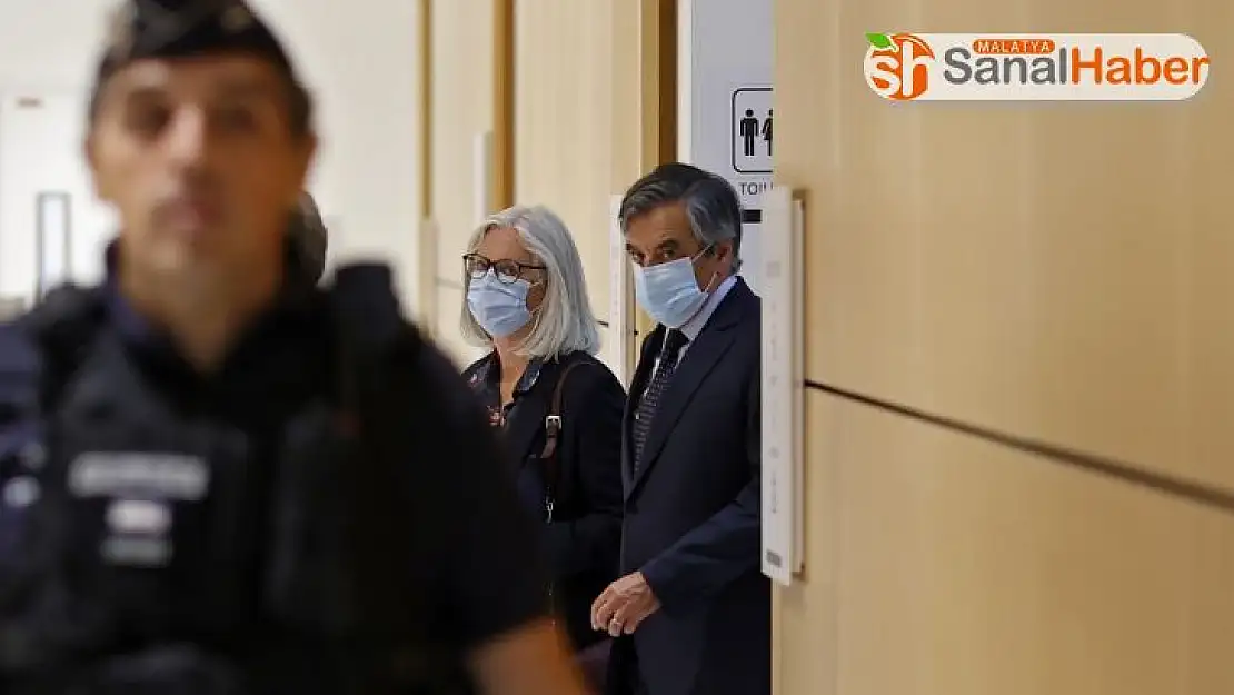 Eski Fransa Başbakanı Fillon'a 5 yıl hapis cezası