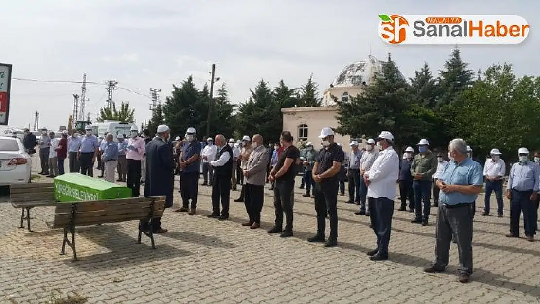 Eski il milli eğitim müdürü son yolculuğuna uğurlandı