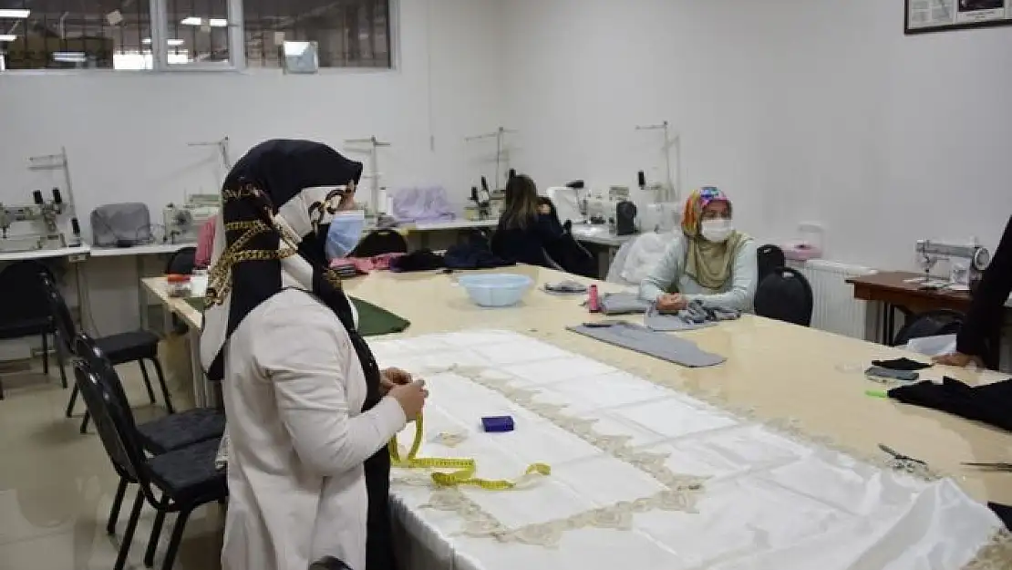 'Ev hanımları kurslarla meslek sahibi oluyor'