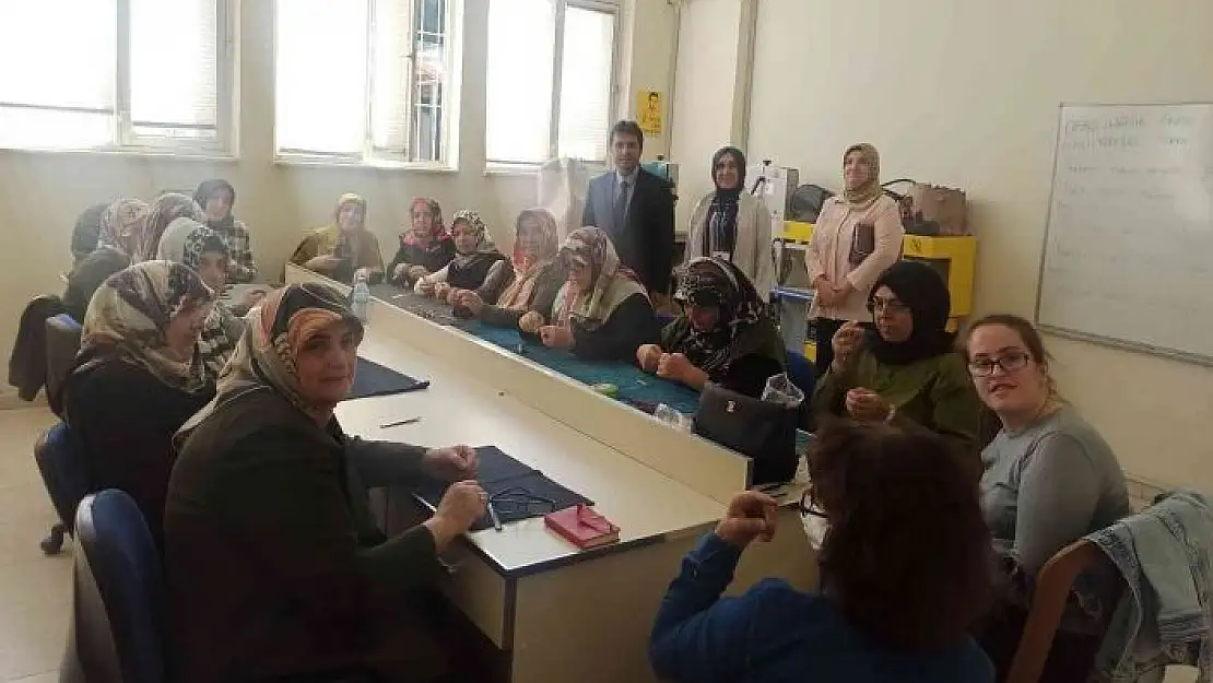 'Ev hanımları takı tasarlıyor'