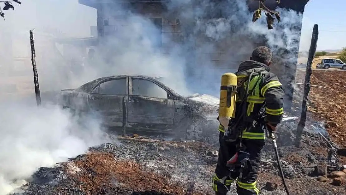 'Evde çıkan yangın park halindeki otomobile sıçradı'