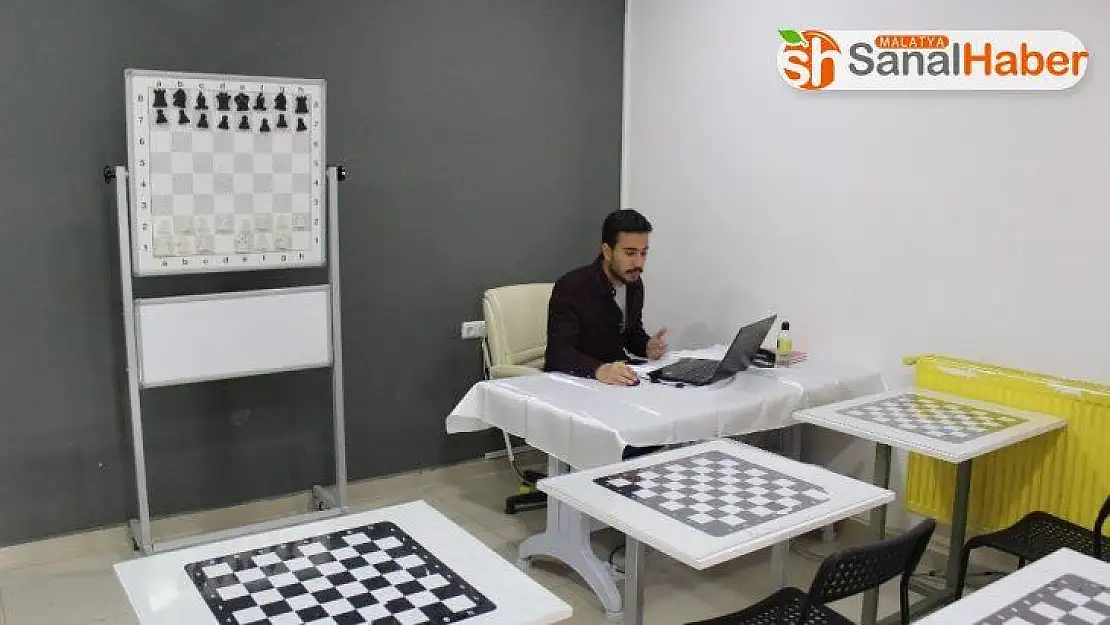 Evden çıkamayan çocuklara online satranç eğitimi