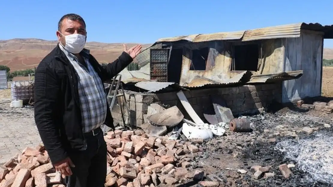 'Evi yakıldı, o yanan bayrak ve ağaçlar için üzüldü'