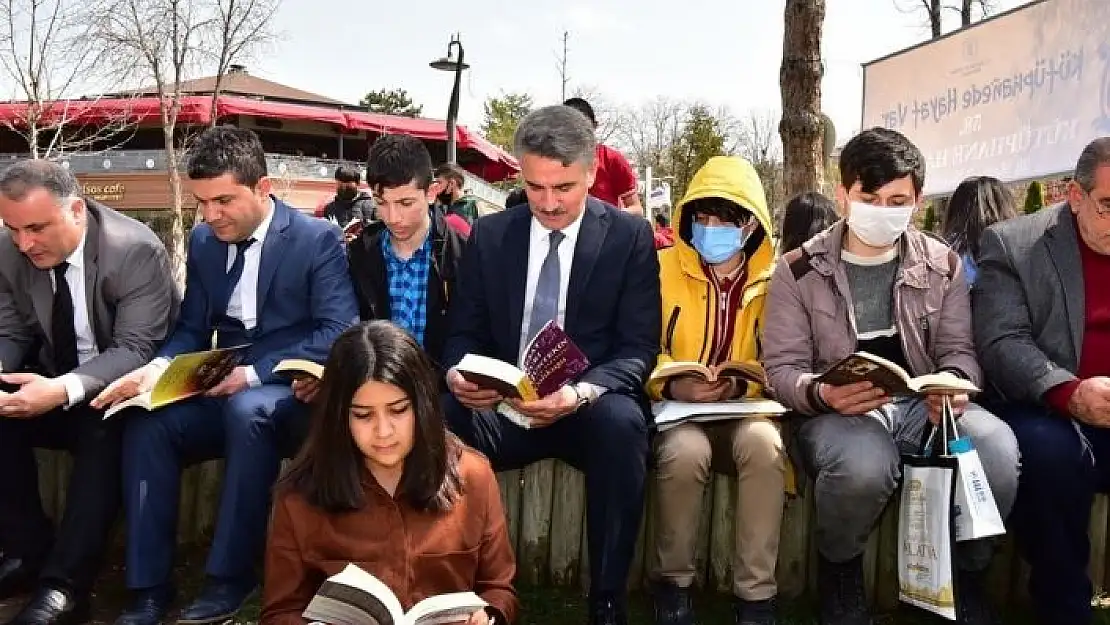 'Farkındalık için 30 dakika kitap okudular'