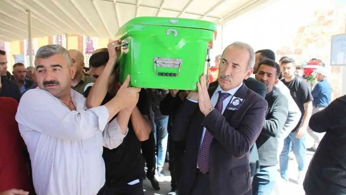 'Feci kazada hayatını kaybeden üniversite öğrencisi son yolcuğuna uğurlandı'