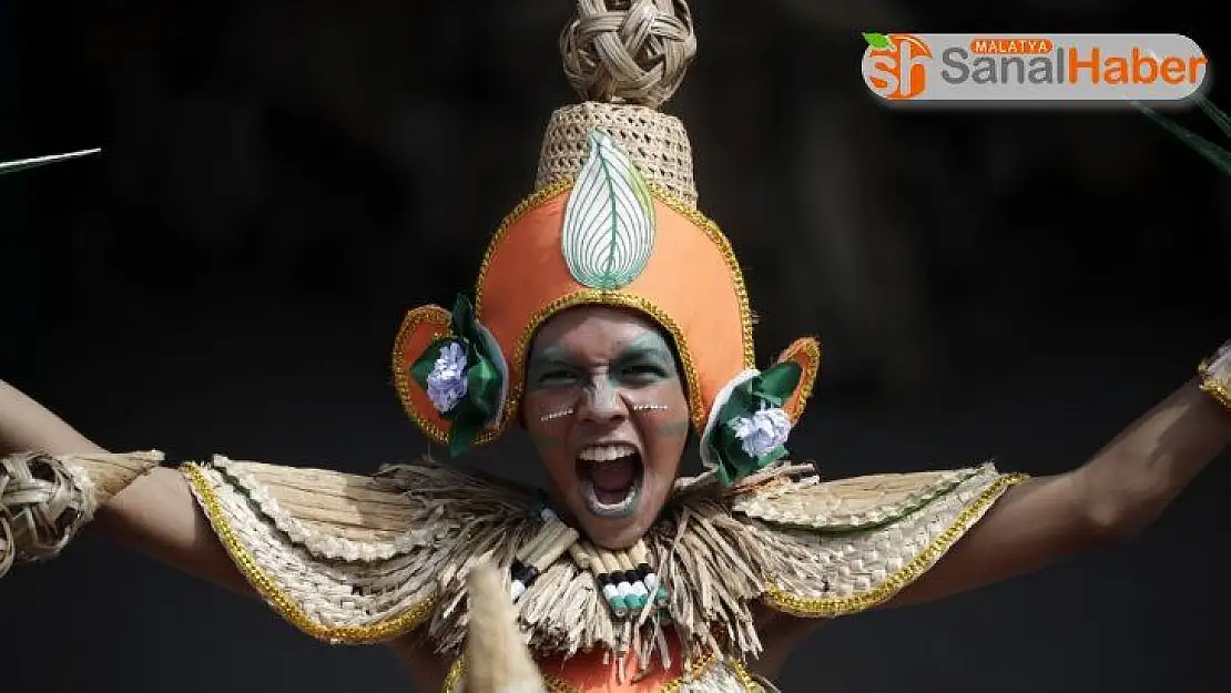 Filipinler'de su zambağı festivali coşkusu yaşanıyor