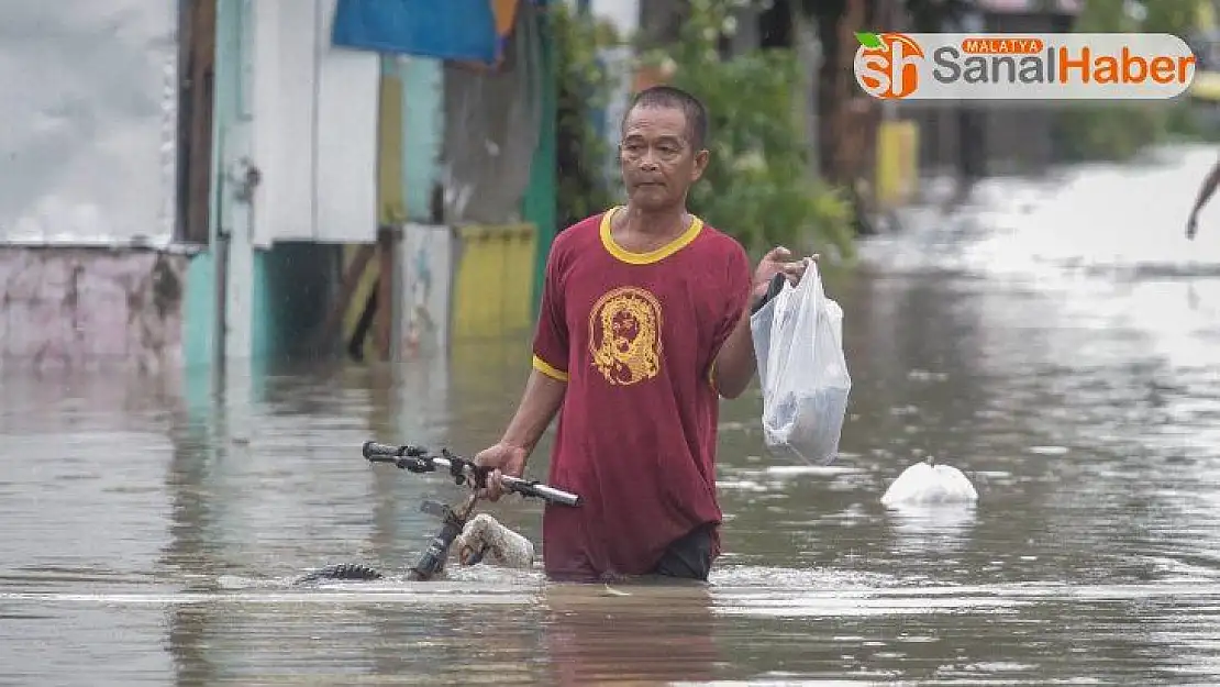 Filipinler'i Vongfong tayfunu vurdu: 1 ölü