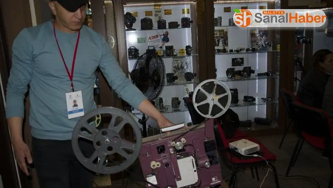 Fotoğraf Makinası Müzesi'nde,  kısa film gösterimi yapılıyor