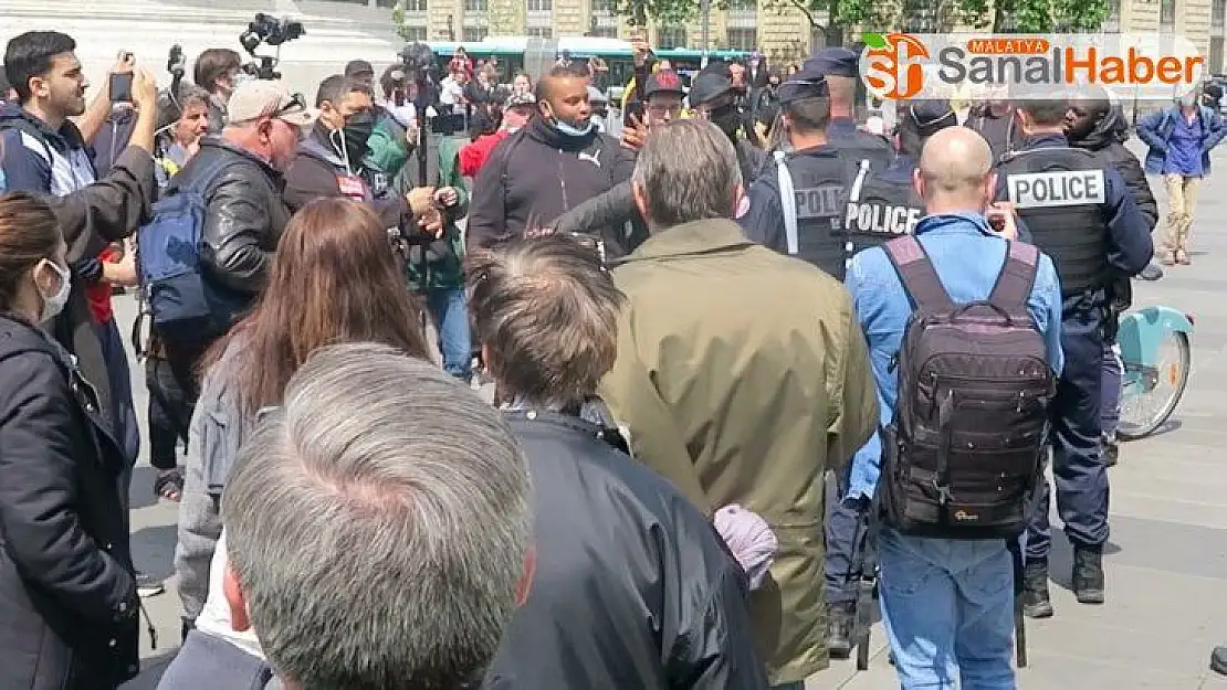Fransa'da 'Sarı Yelekliler' yeniden sokağa indi