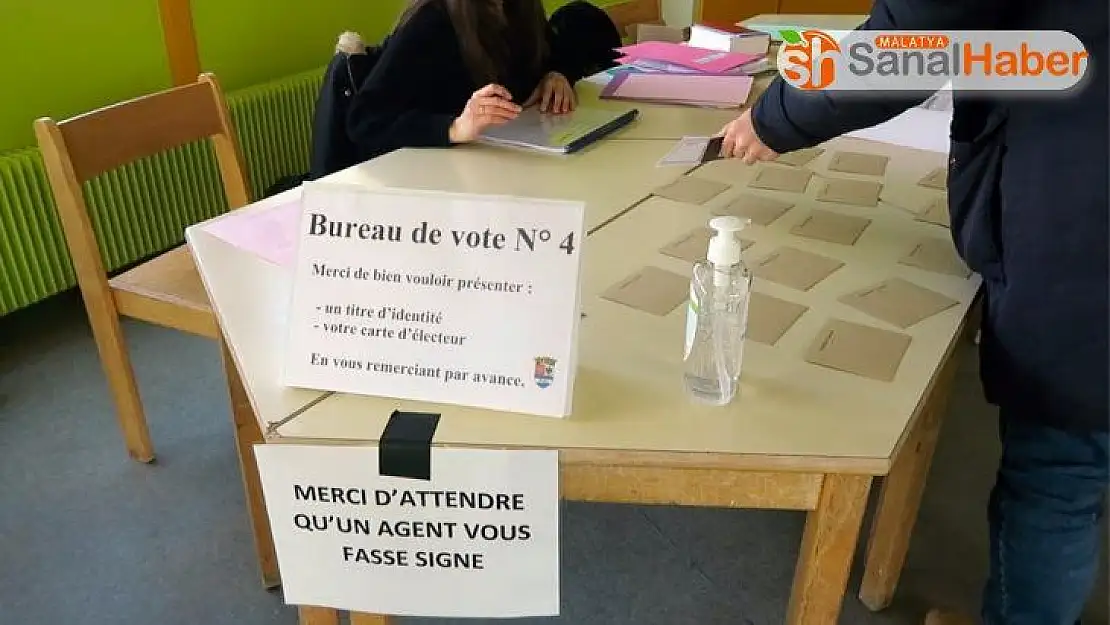 Fransa'da korona salgınının gölgesinde yerel seçimler yapılıyor