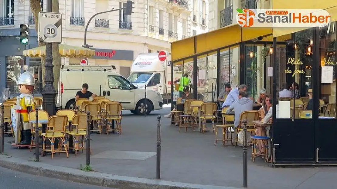 Fransa'da normal hayata dönüşün ikinci aşaması bugün başladı