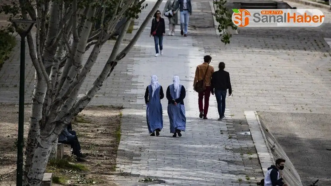 Fransa'da son 24 saatte Covid-19'dan 349 kişi öldü