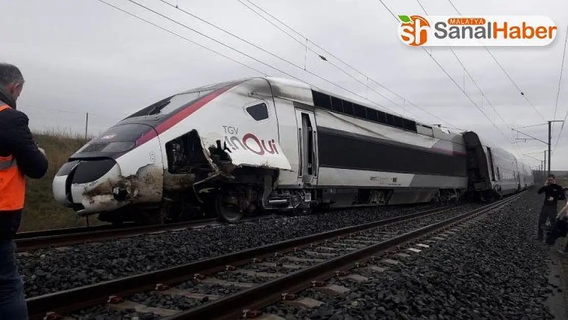 Fransa'da tren raydan çıktı: 10 yaralı