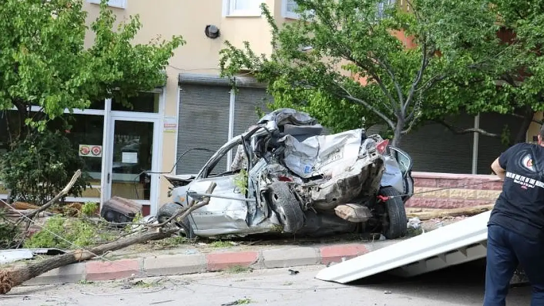 'Freni boşalan kamyon 3 aracı biçti'