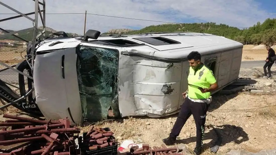 'Freni boşalan minibüs şarampole yuvarladı'