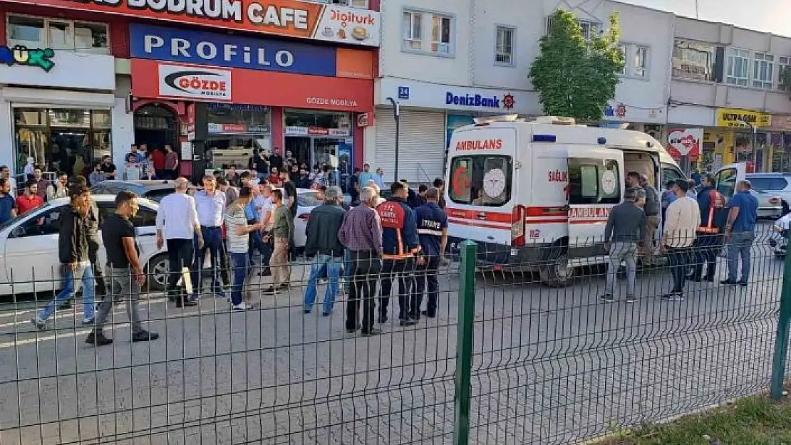 'Freni boşalan park halindeki otomobil kaza yaptı: 3 yaralı'