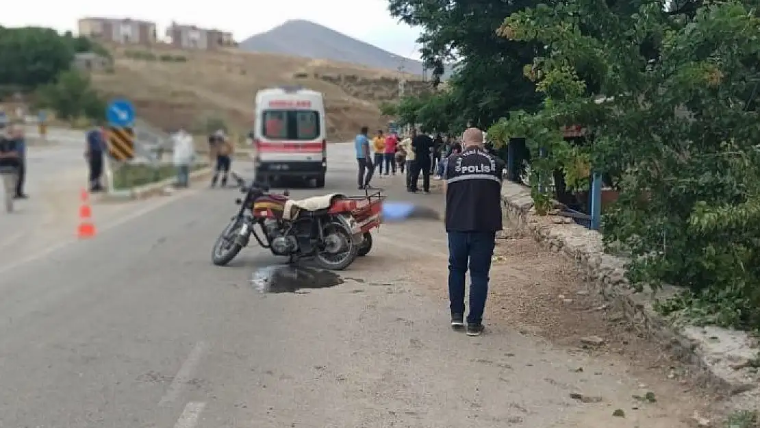 'Freni tutmayan motosiklet bahçe duvarına çarptı: 1 ölü, 2 yaralı'