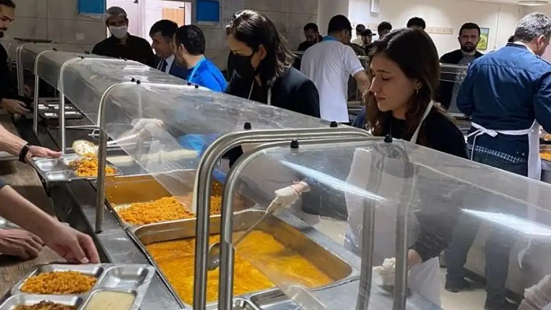 'FÜ kadın kolları öğrencilerle iftarda bulundu'