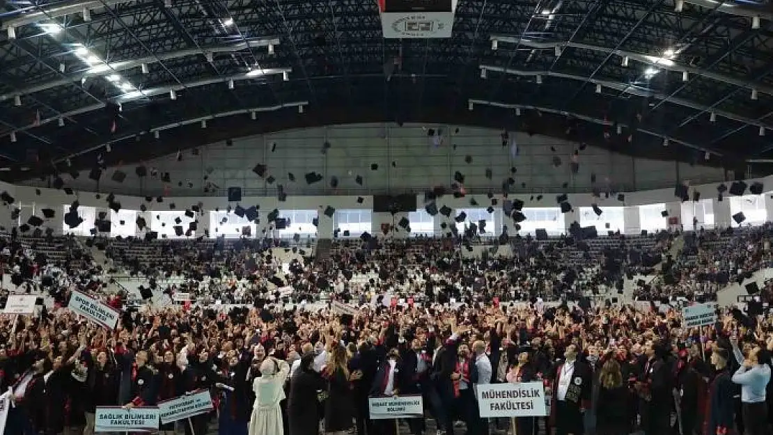 'FÜde binlerce öğrenci mezun oldu'