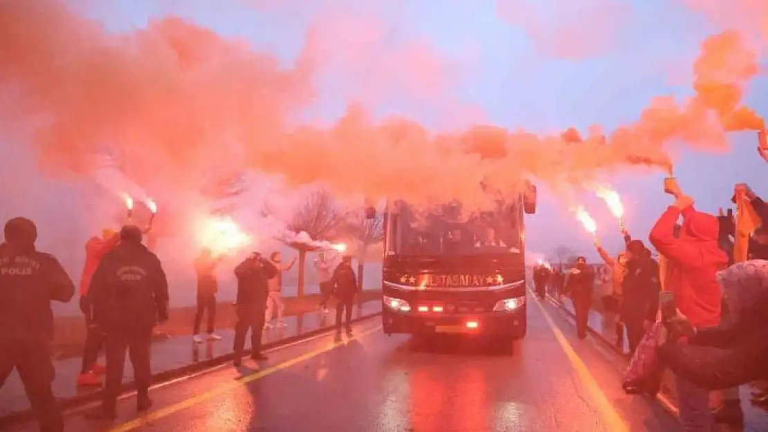 'Galatasaray kafilesine Sivas´ta coşkulu karşılama'