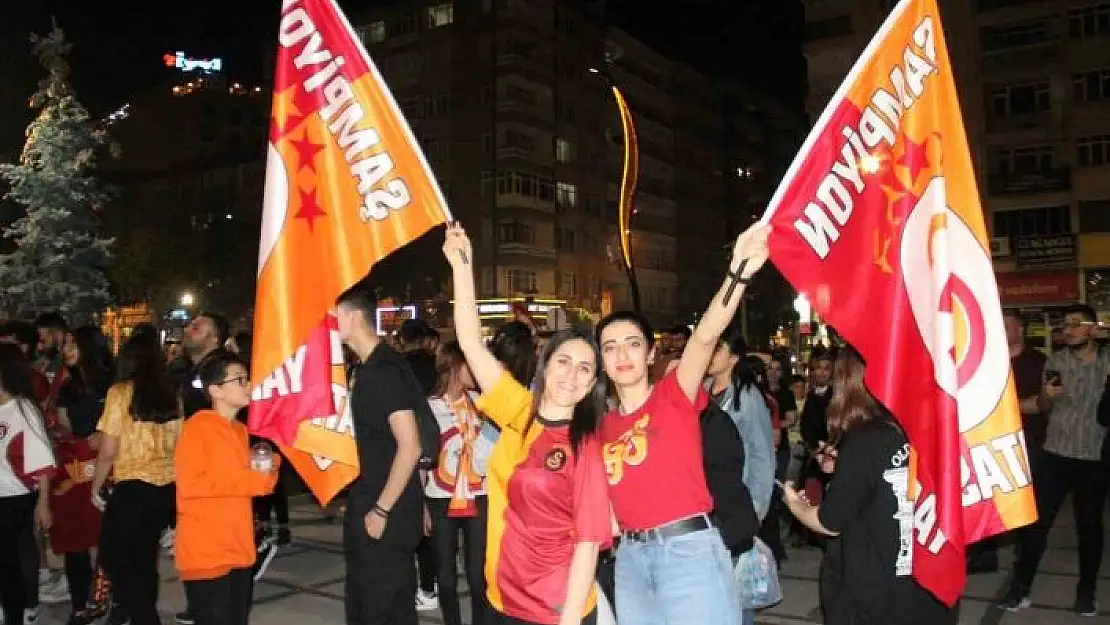 'Galatasaraylı taraftarların derbi ve şampiyonluk kutlaması'