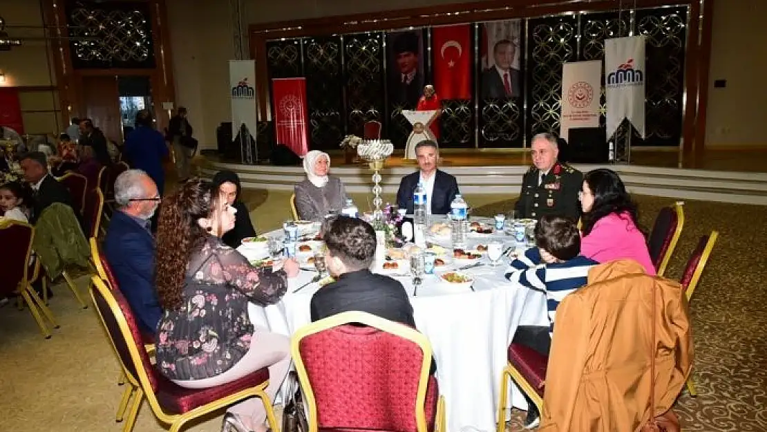 'Gazi ve şehit aileleri iftar yemeğinde bir araya geldi'