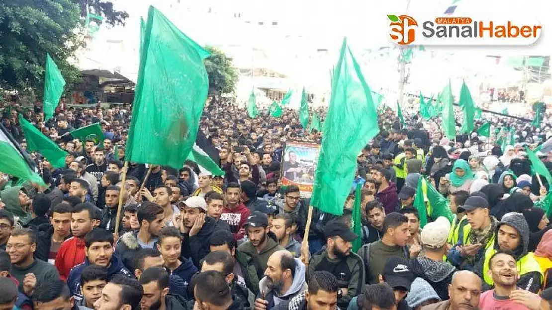 Gazze'de Filistinliler Hamas'ın kuruluşunun yıldönümü kutladı