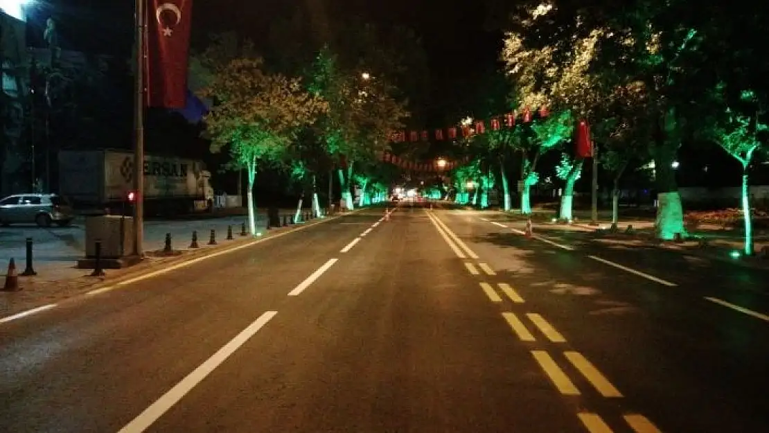 'Gece mesaisinde yolların işaretleri yapıldı'