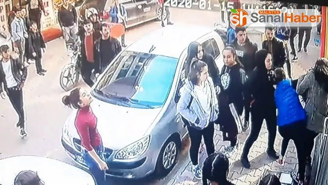 Genç kızı sokak ortasında öldüresiye dövdüler
