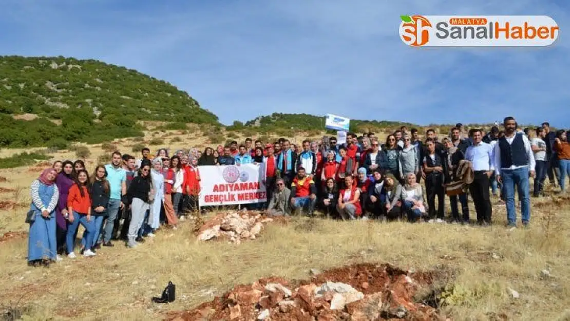 Gençler 'Daha Yeşil Bir Türkiye' için fidan dikti