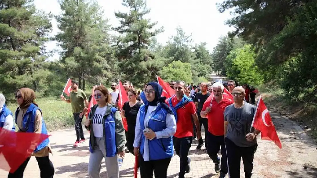 'Gençler, ellerindeki Türk bayraklarıyla Ali Dağına yürüdü'