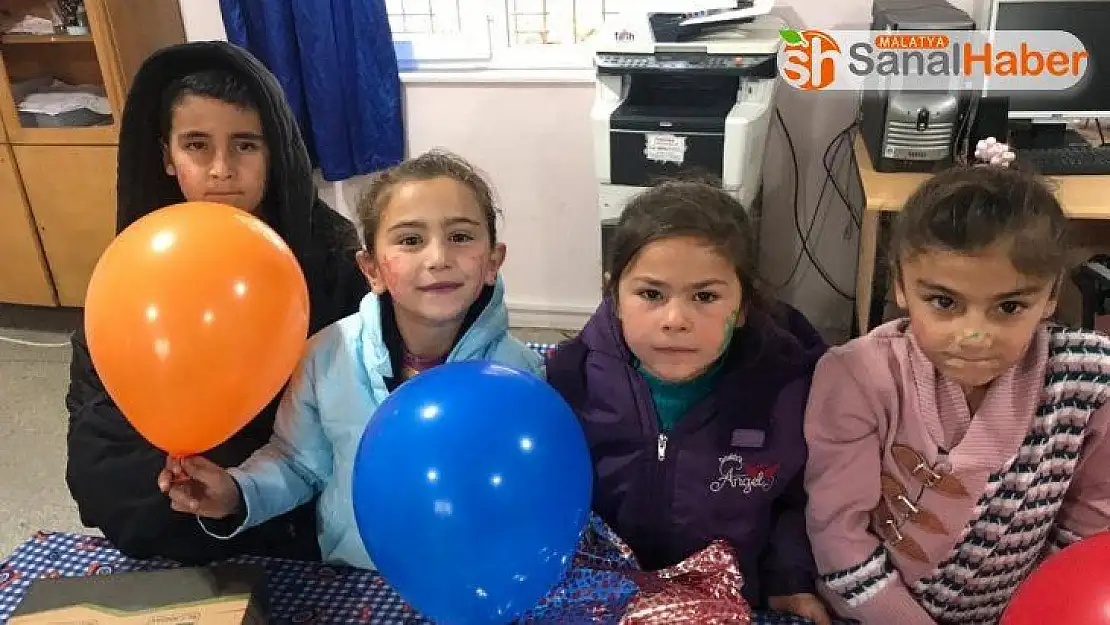 Gençlerden köy çocuklarına şefkat eli